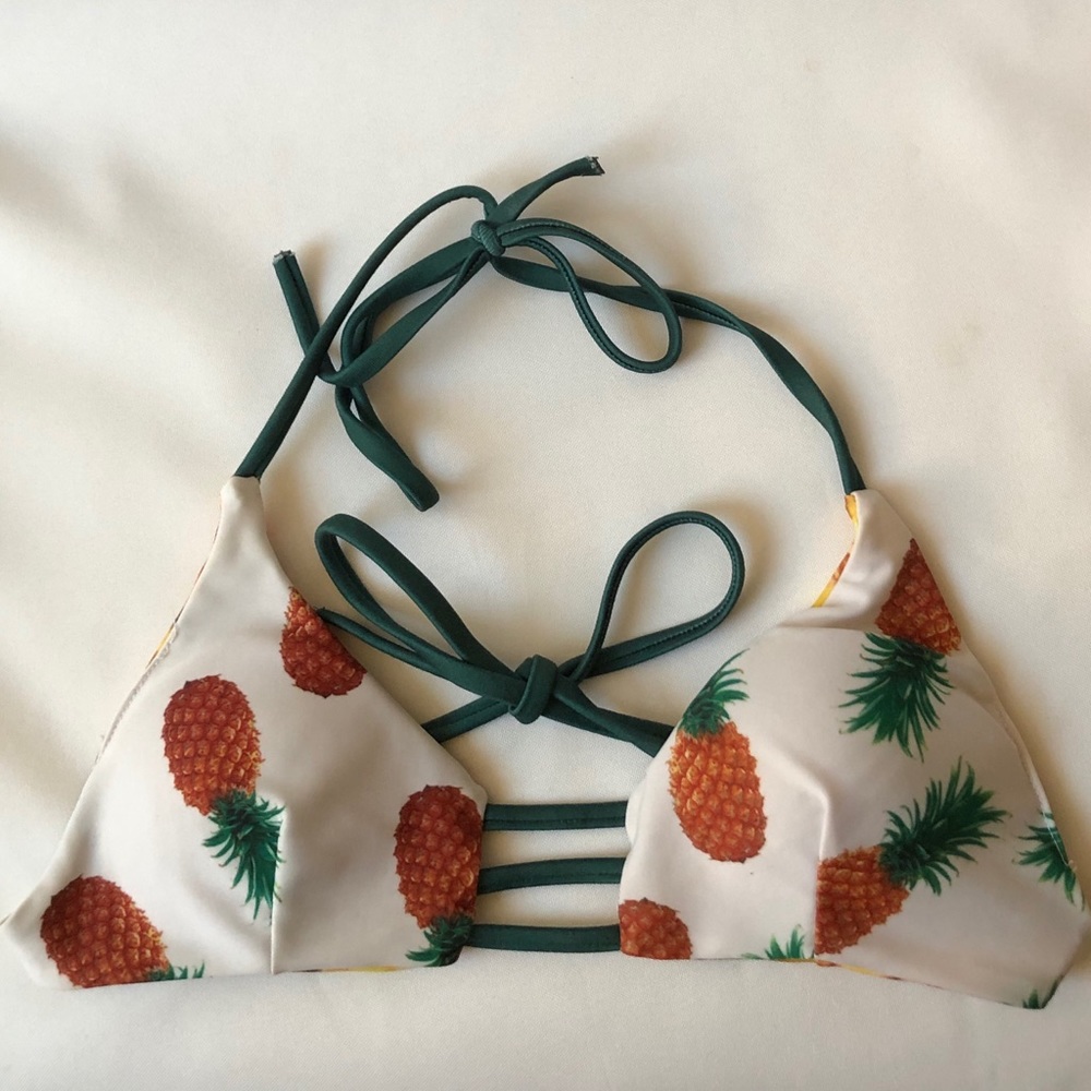 Reversible pineapple pattern bikini top